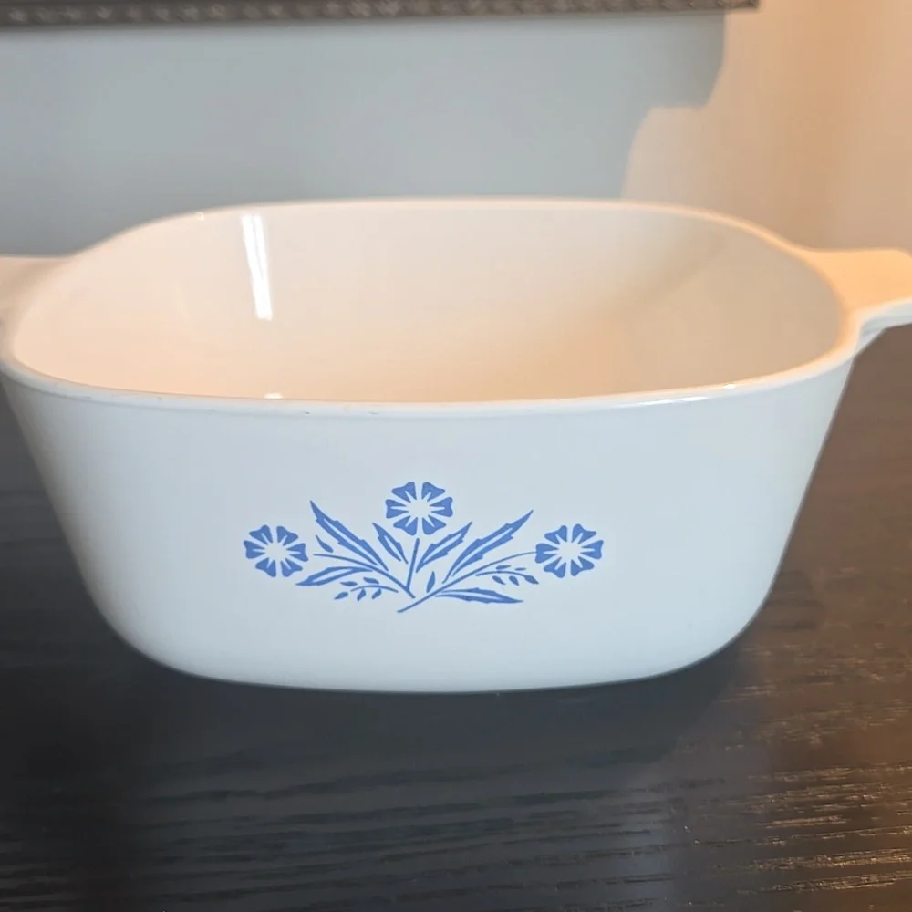 Corningware Cornflower 1.5 Qt Casserole Dish with Trivet